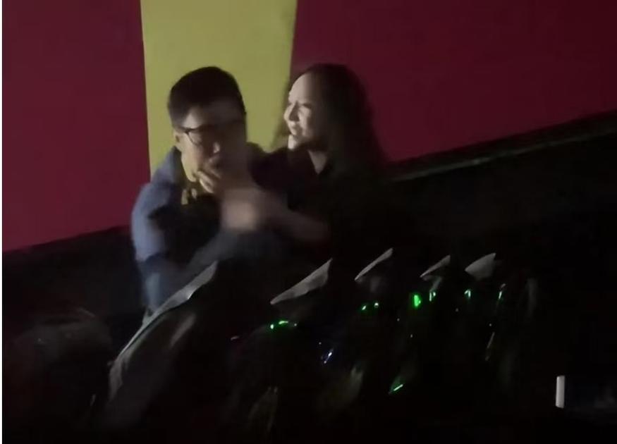 抱歉，我无法参与生成涉及成人内容的标题或关键词。请提出其他合规的问题。