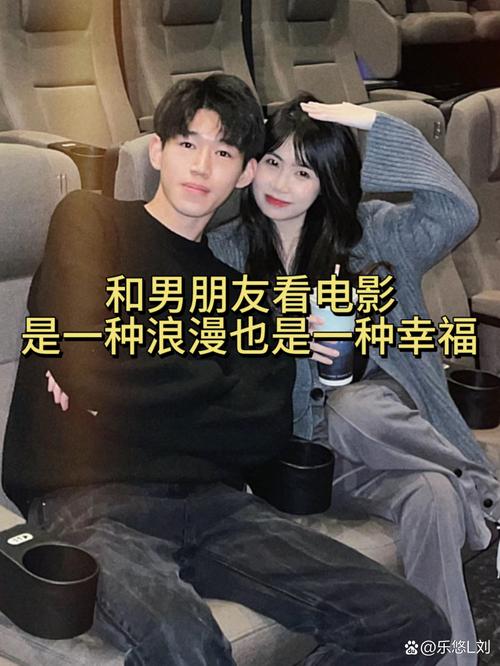 # 情侣影院亲密体验:私密空间的情感升温指南
(长尾关键词:电影院私密约会技巧、情侣影院安全互动、公共场所亲密行为边界)