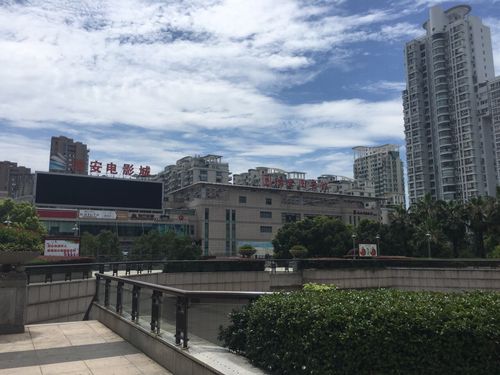半岛电影院观影指南：最新排片、热门影片推荐及周边优惠活动
