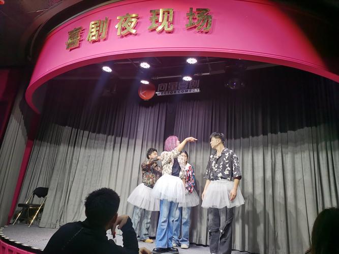 电影院英语：掌握购票、选座与观影必备口语，轻松看懂英文电影预告