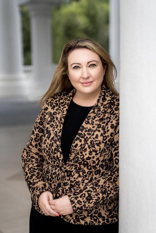 欧美熟妇mckenzielee的相关介绍