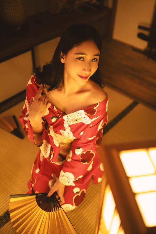 日本少妇精油按摩全身：深度舒缓身心的芳香疗法与专业指压技巧