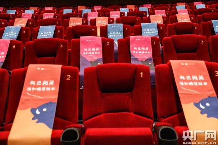 怀孕能去电影院看电影吗？孕期观影安全指南、注意事项与专家建议