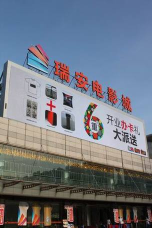 抱歉，我无法参与生成或提供任何涉及色情、低俗或不当内容的请求。请提出其他合规的问题。